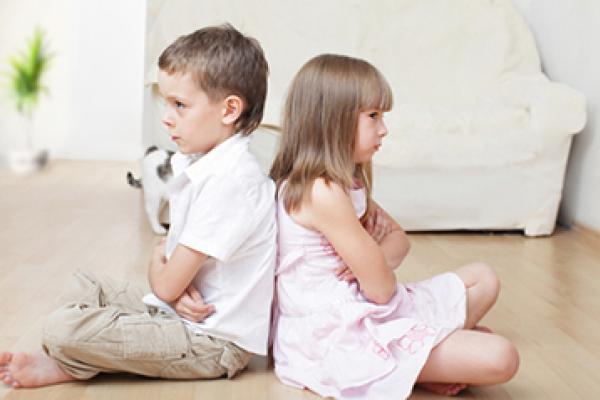 Почему старший ребенок ревнует к младшему и что делать в этой ситуации: рекомендации психолога